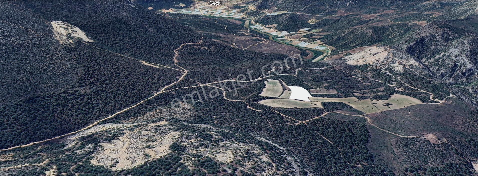 Gölpazarı Şahinler Köyü Satılık Tarla Gölpazarı Şahinlerde 7.600 M2 Manzaralı Düz Tarla