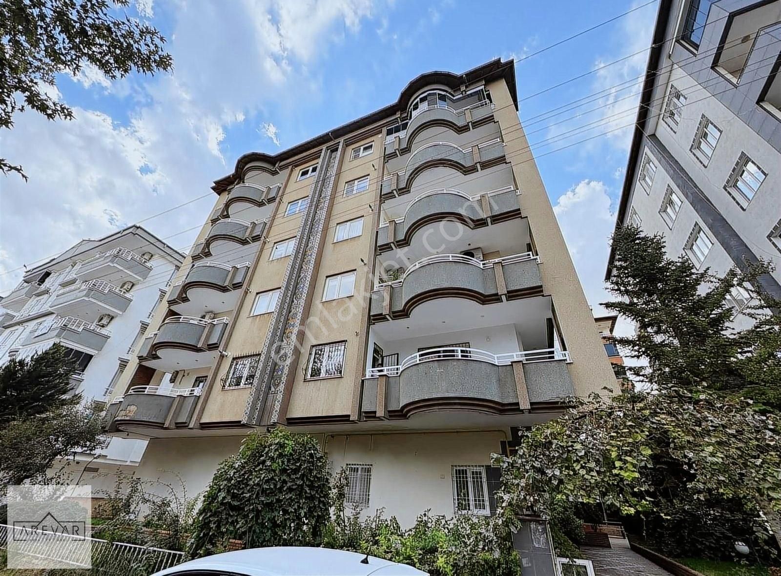 Şehitkamil Emek Satılık Daire Emek Mahallesinde ,park Cepheli Uygun 4+1 Daire