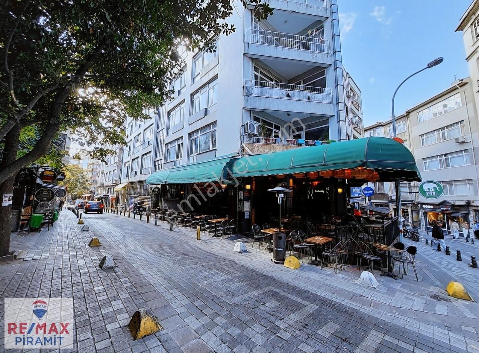 Kadıköy Caferağa Satılık Daire Moda Cd Ne 100 M. Mesafede,balkonlu-geniş M2 Li Satılık Daire...