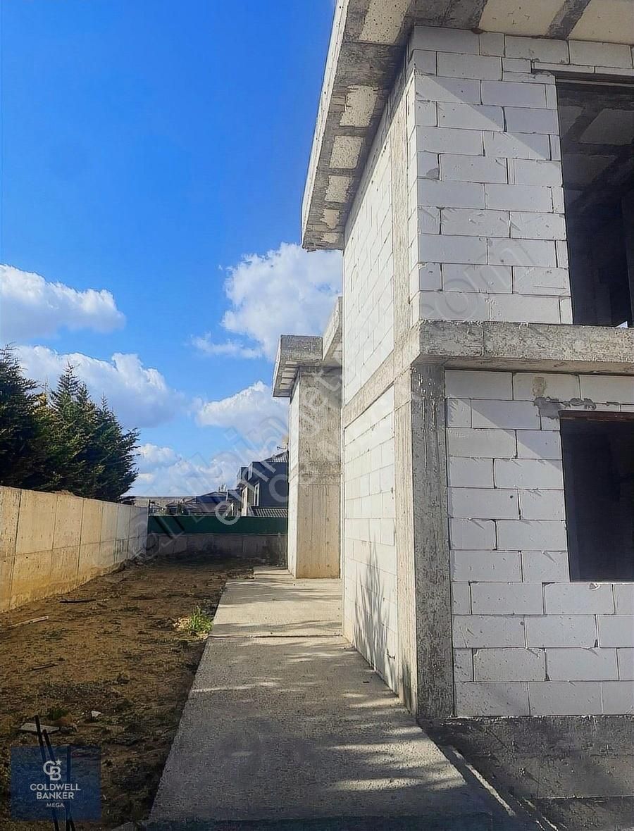 Büyükçekmece Türkoba Satılık Villa Tepekent'te Tamamlanmayı Bekleyen 500 M2 Lux Havuzlu Villa