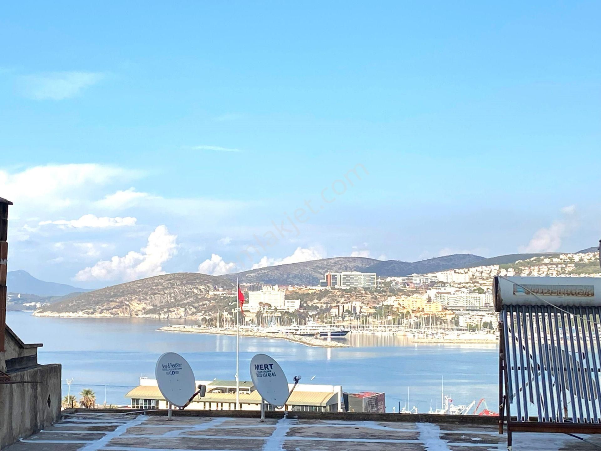 Kuşadası Hacıfeyzullah Satılık Daire Kuşadası Limana 100 Mt. Deniz Manzaralı 3+1 Arakat Satılık Daire