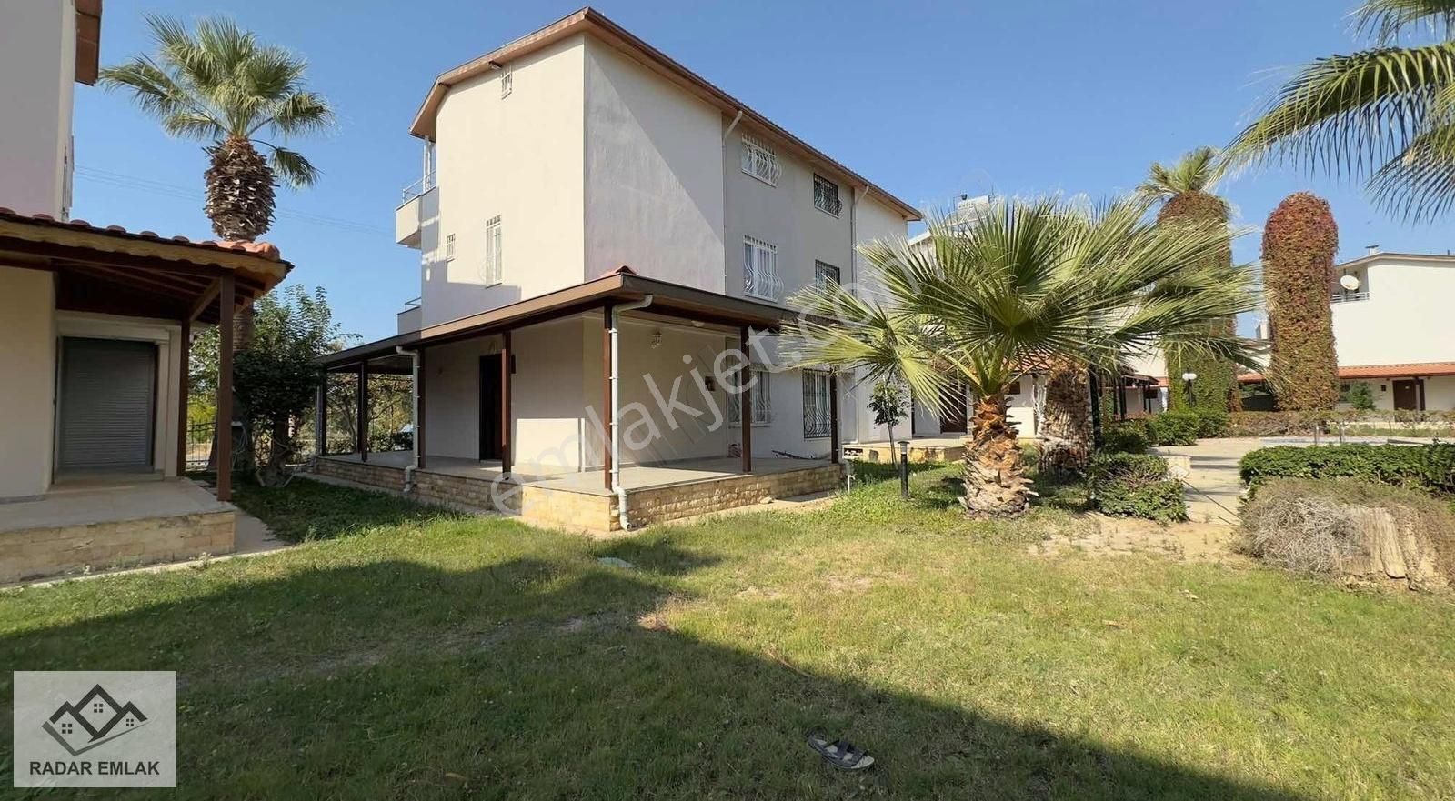 Kuşadası Soğucak Satılık Villa Kuşadası Soğucakta Orhun Evleri Sitesinde 4+1 Satılık Villa