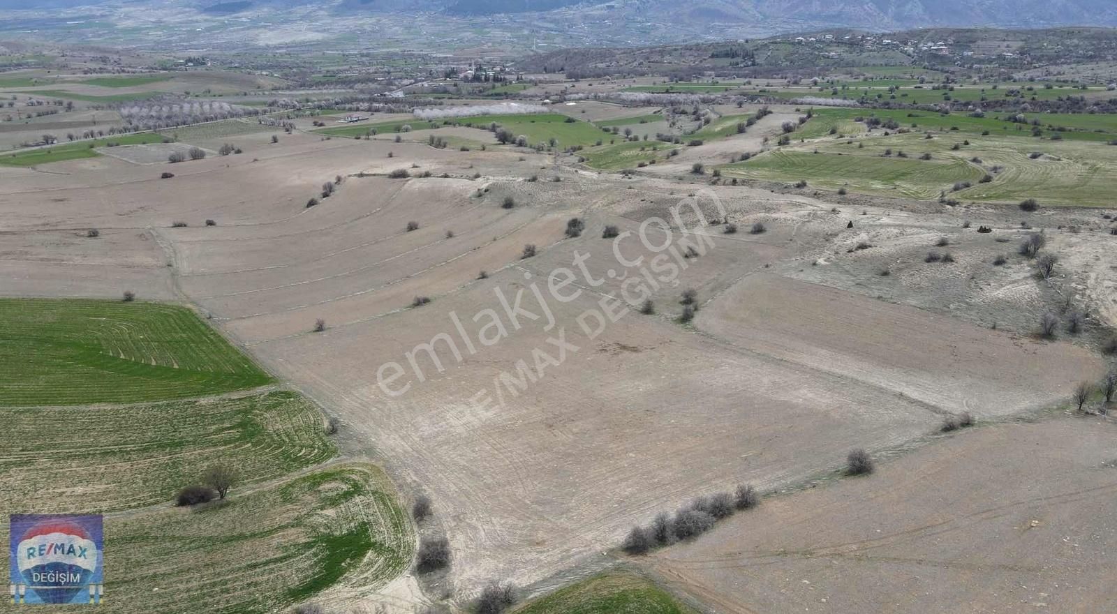 Elazığ Merkez Akçakale Köyü Satılık Tarla Re/max Değişim'den Akçakale Köyünde Satılık Tarla