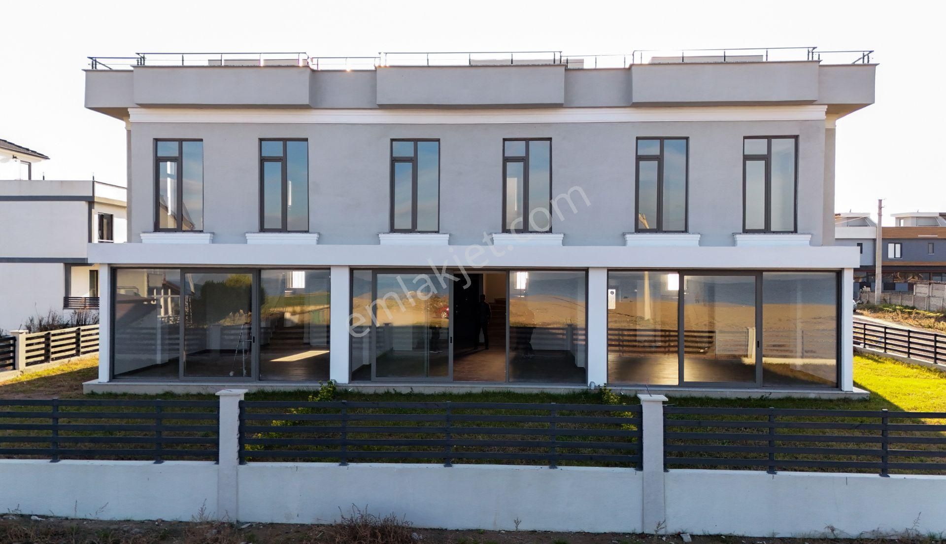 Karasu Yeni Satılık Villa Full Deniz Manzaralı Emsalsiz Geniş Bahçe Alanlı 3+1 Villa