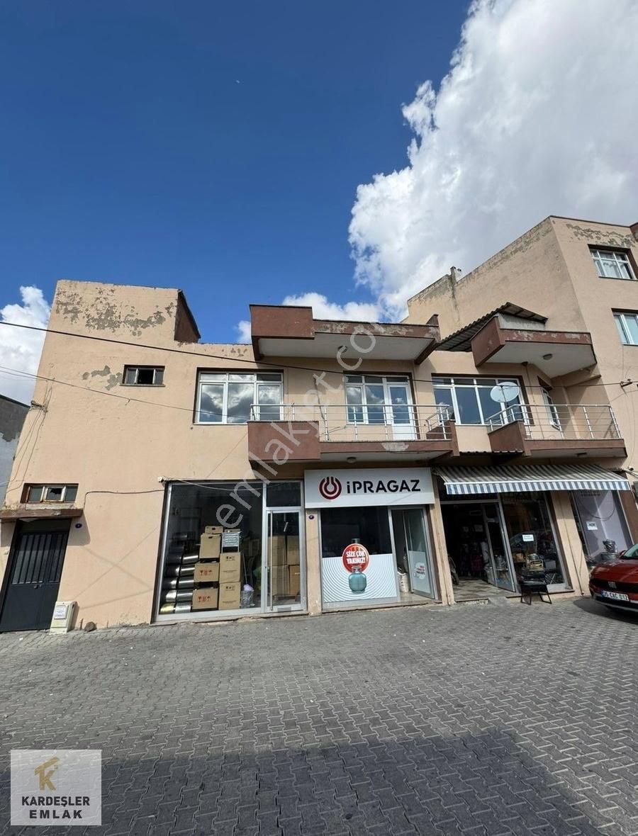 Aliağa B. Hayrettin Paşa Kiralık Daire Kardeşler Emlak'tan Helvacı Meydanda 3+1 Kiralık Daire