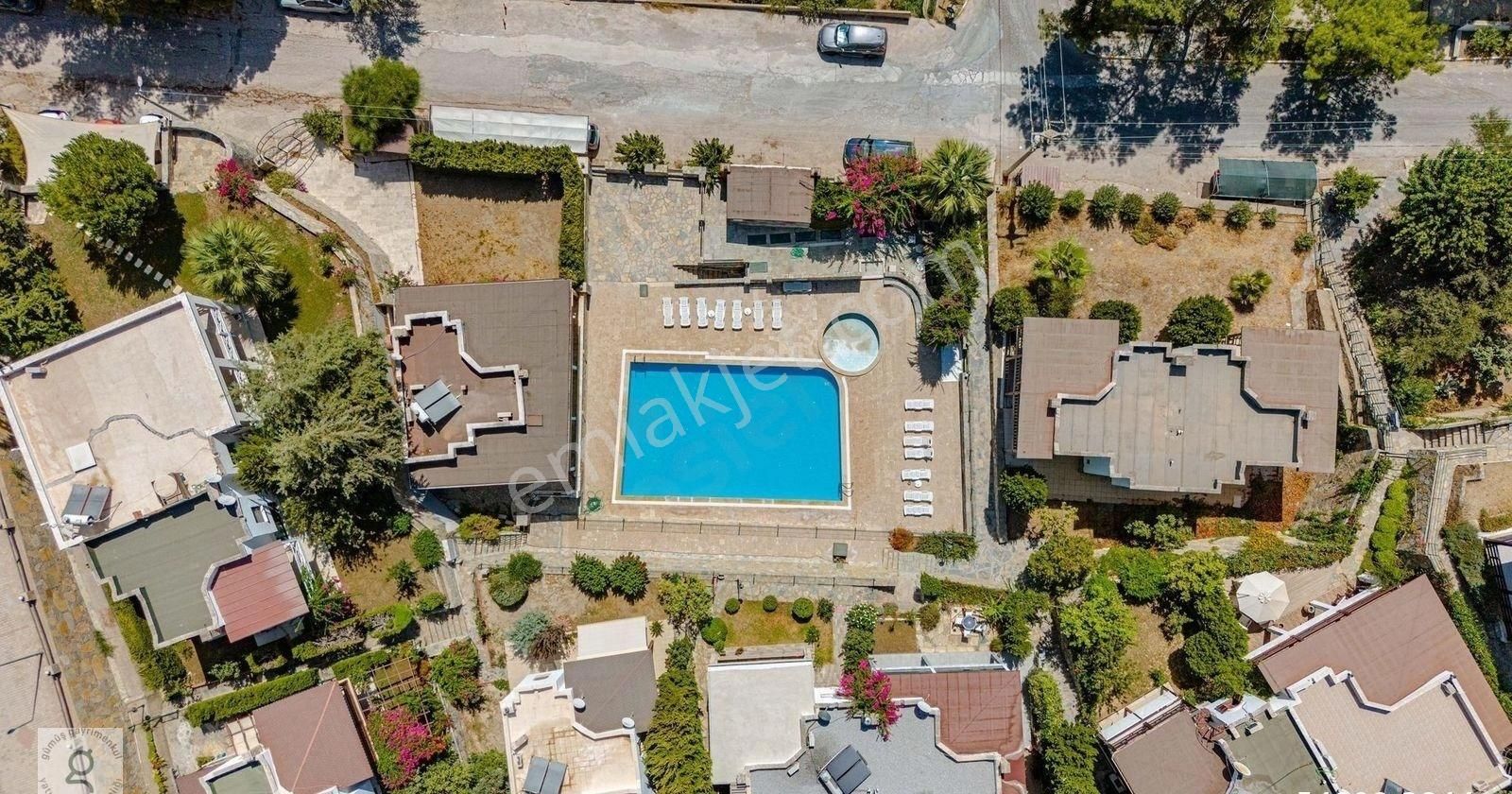 Bodrum Adabükü Çamlık Sitesi’nde Köşe Konumlu Manzaralı Villa. - Görsel 11