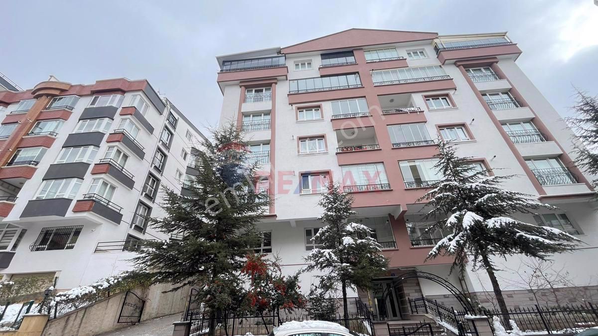 Çankaya Akpınar Satılık Daire Dikmen Akpınar Mah'de Boş 3+1 Dairemiz Satılıktır