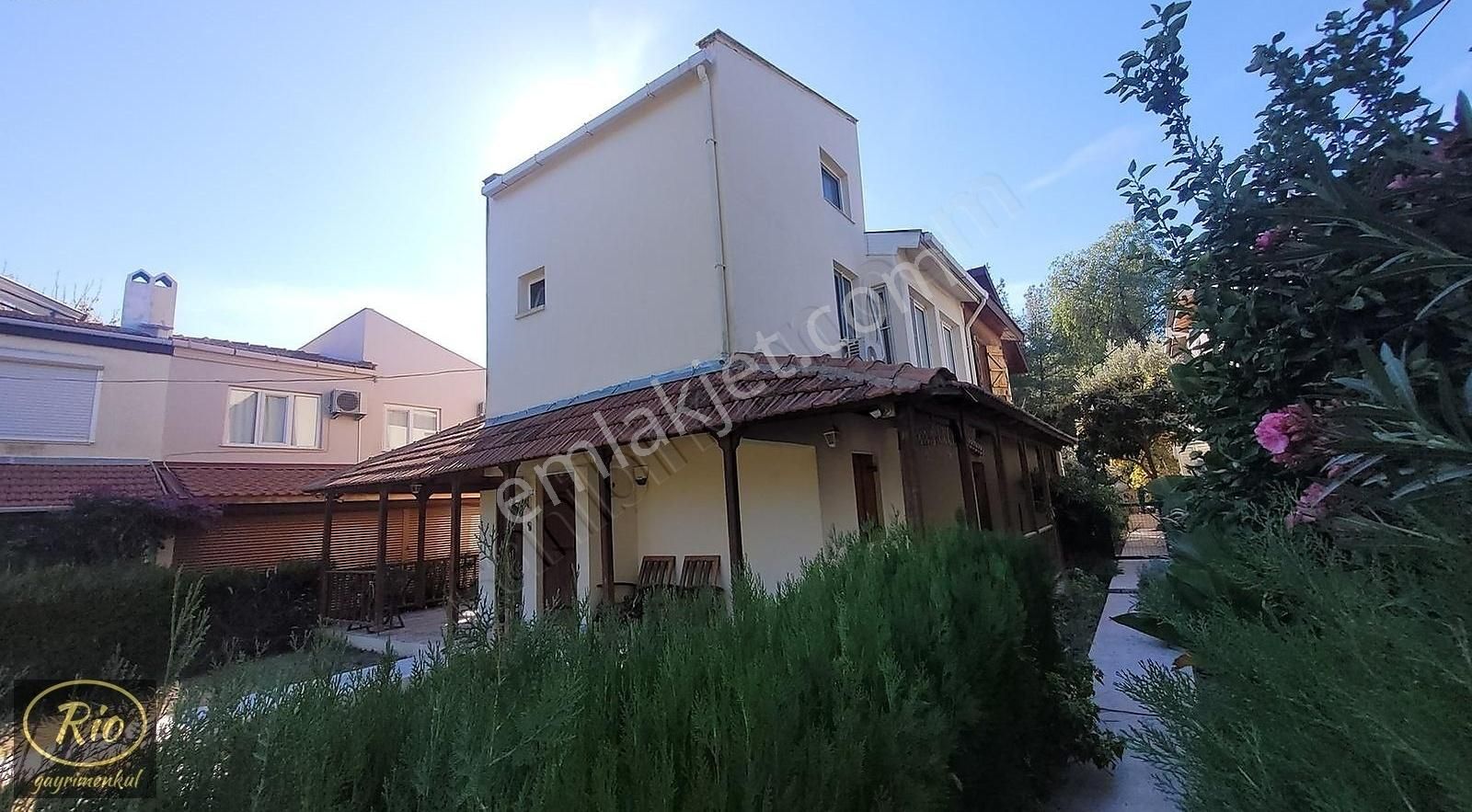 Çeşme Germiyan Satılık Villa İzmir/çeşme/germiyan'da Satılık 3+1 Site İçinde Villa