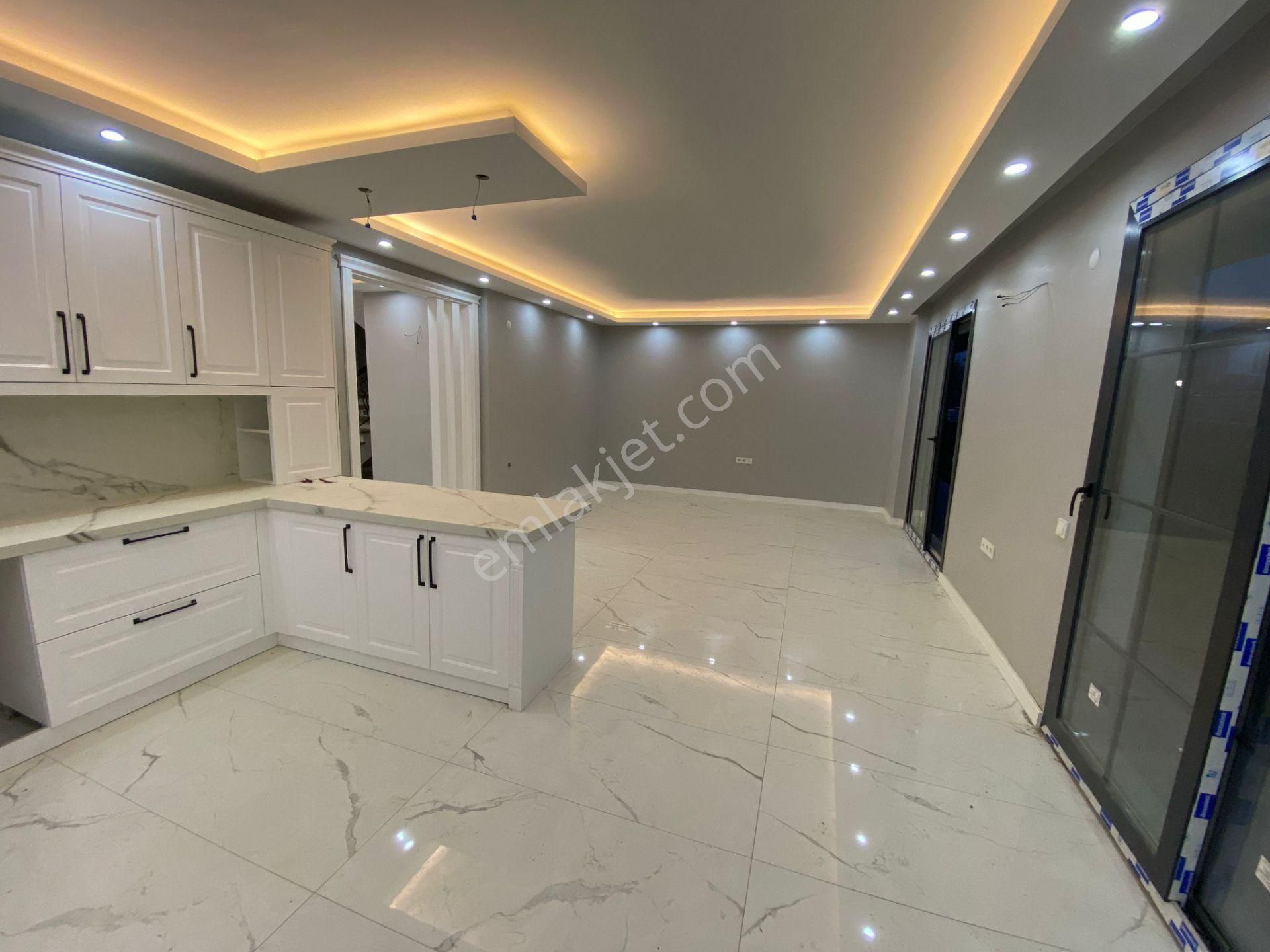 Yunusemre Üçpınar Satılık Villa Üç Pınar Mahallesi 4+1 220 M2 2 Katlı Villa