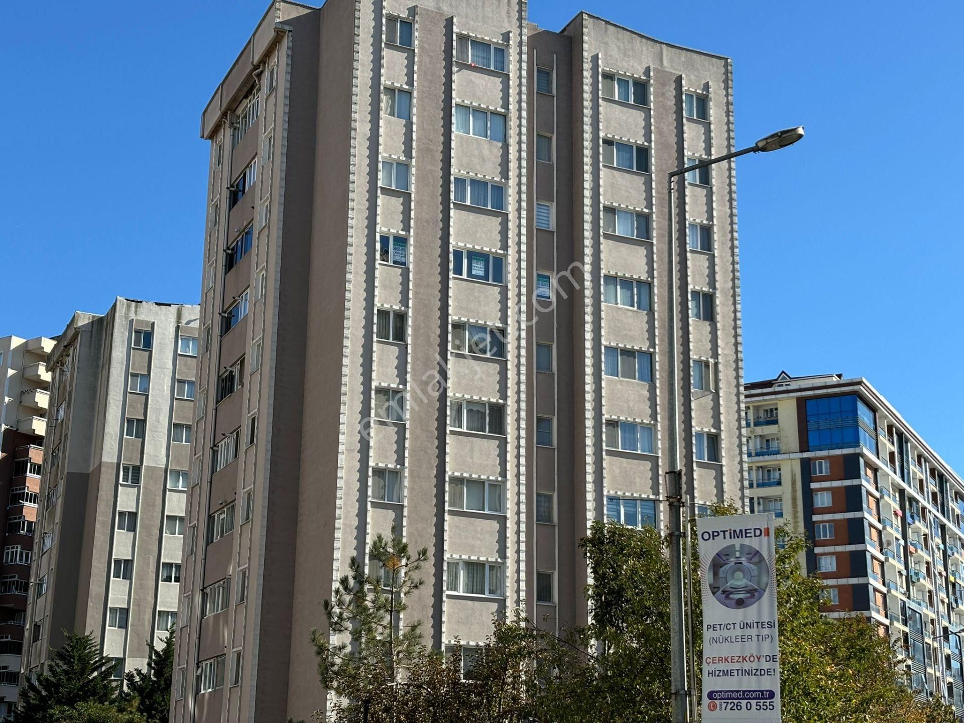 Çerkezköy Cumhuriyet Kiralık Daire Eryıldız Emlak'tan Kiralık Tepe Emlak Konutlarında 3+1 Arakat Daire