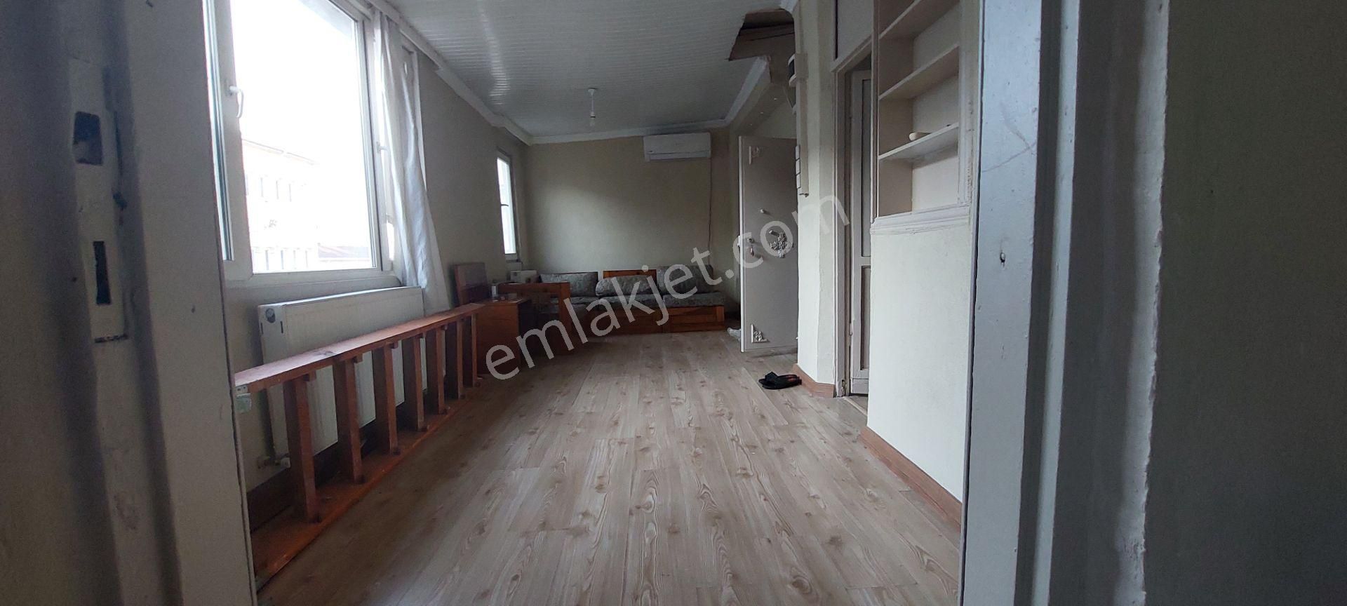 İstanbul Maltepe Okula Yakın Kiralık Daire Yalı Mahallesinde Sahile 50metre Mesafede 1+1 Daire