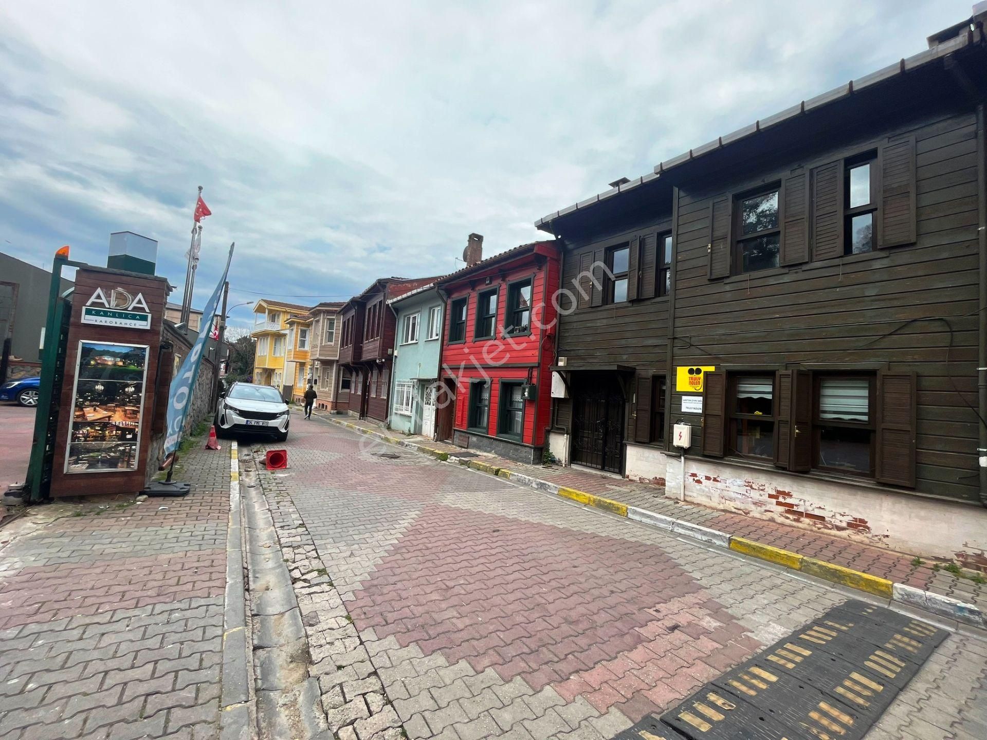 Beykoz Kanlıca Satılık Müstakil Ev Kanlıca Sahile 150 Metre 300m2 Bakımlı 3 Katlı Satılık Müstakil