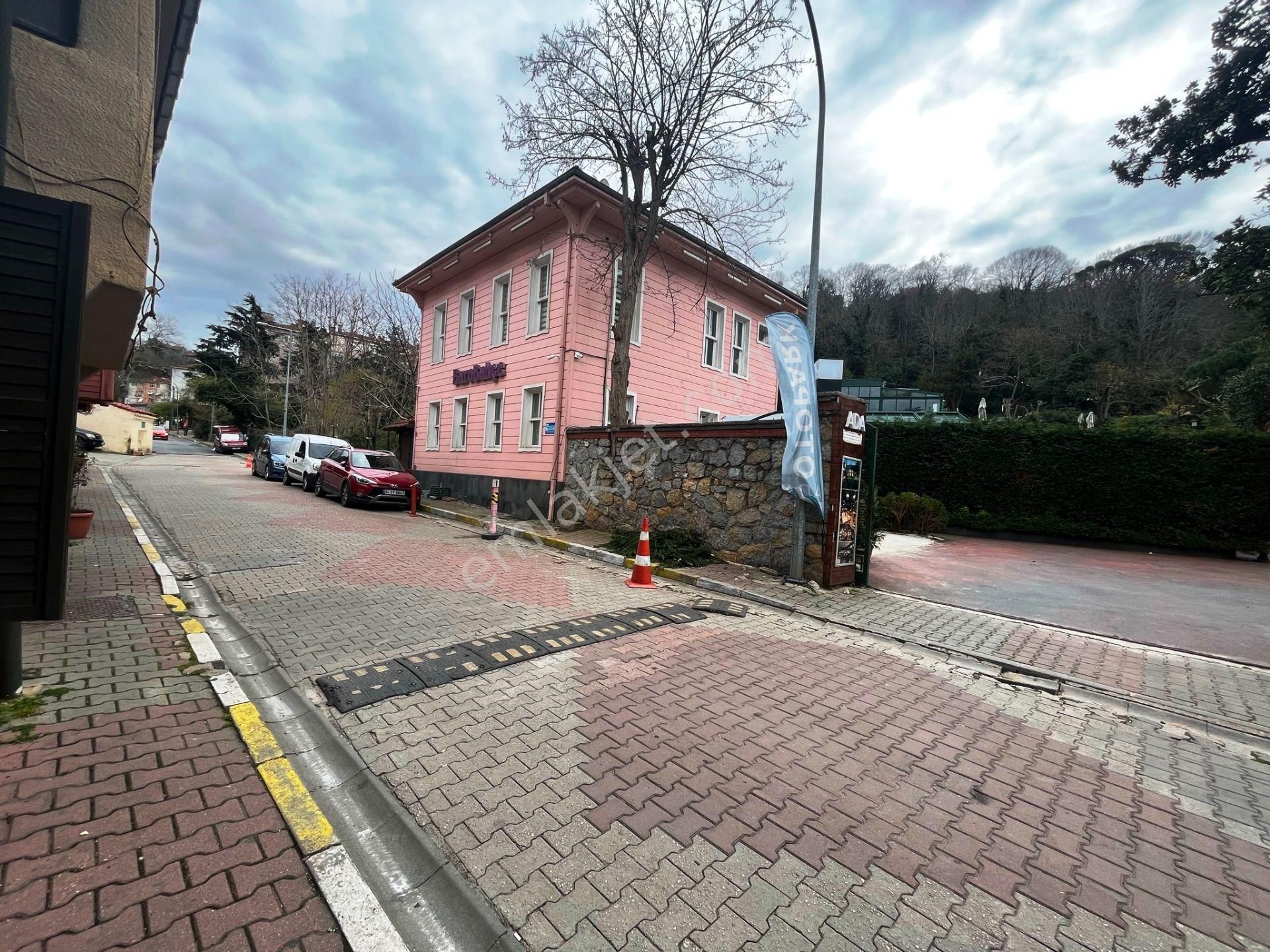 Beykoz Kanlıca Satılık Köşk Kanlıca Hacı Muhittin Sok.3 Banyolu 300m2 Tripleks Satılık Köşk