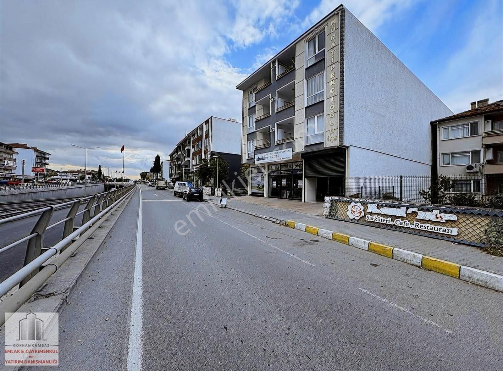 Pamukova Yenice Kiralık Dükkan & Mağaza İlçe Merkezde Çift Cepheli Önü Ve Arkası Cadde Olan 400m2 Dükkan