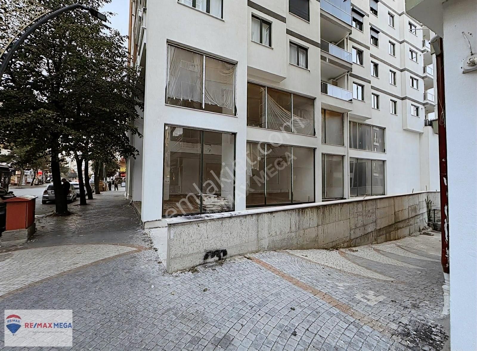 Isparta Merkez Sermet Satılık Dükkan & Mağaza Aksu Caddesi Üzerinde Satılık 302 M² Asma Katlı Ticari Dükkan