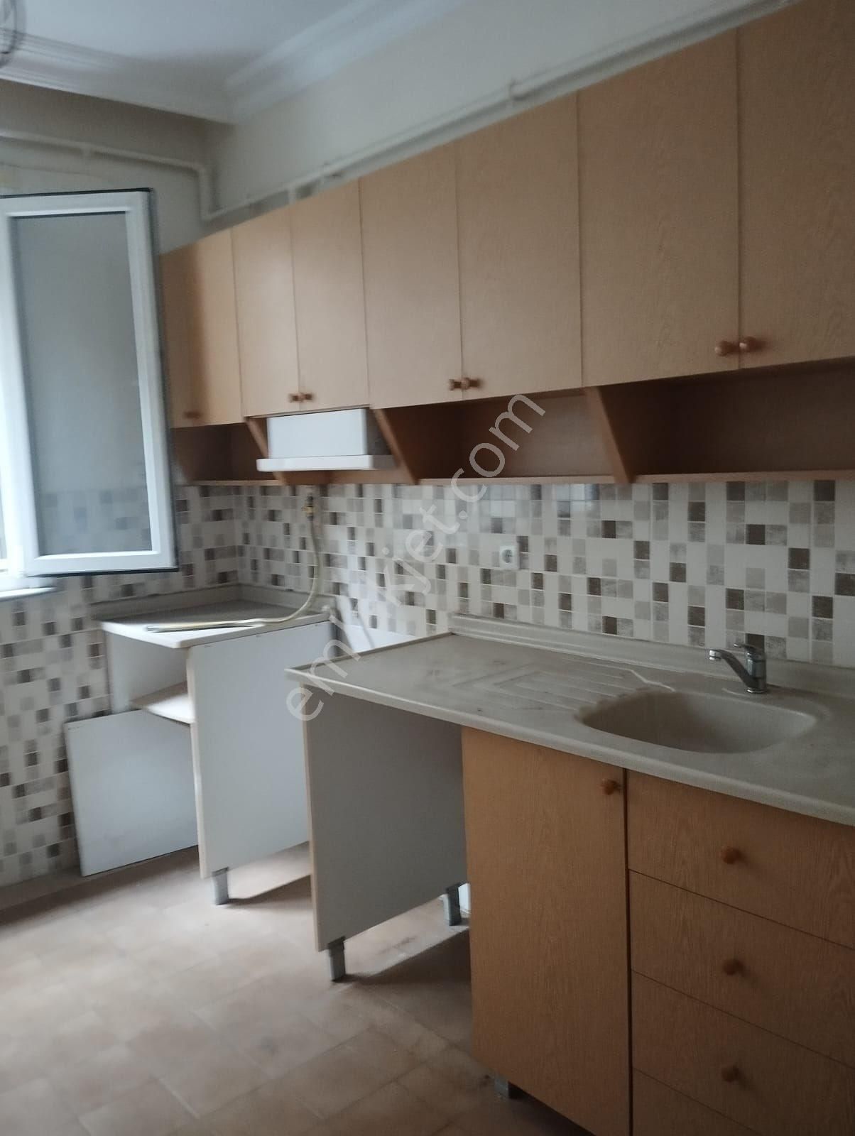 Küçükçekmece Fevzi Çakmak Kiralık Daire Has Seba'dan Fevziçakmak'ta 2+1 95m2 Aile Binasında Kiralık 2.kat