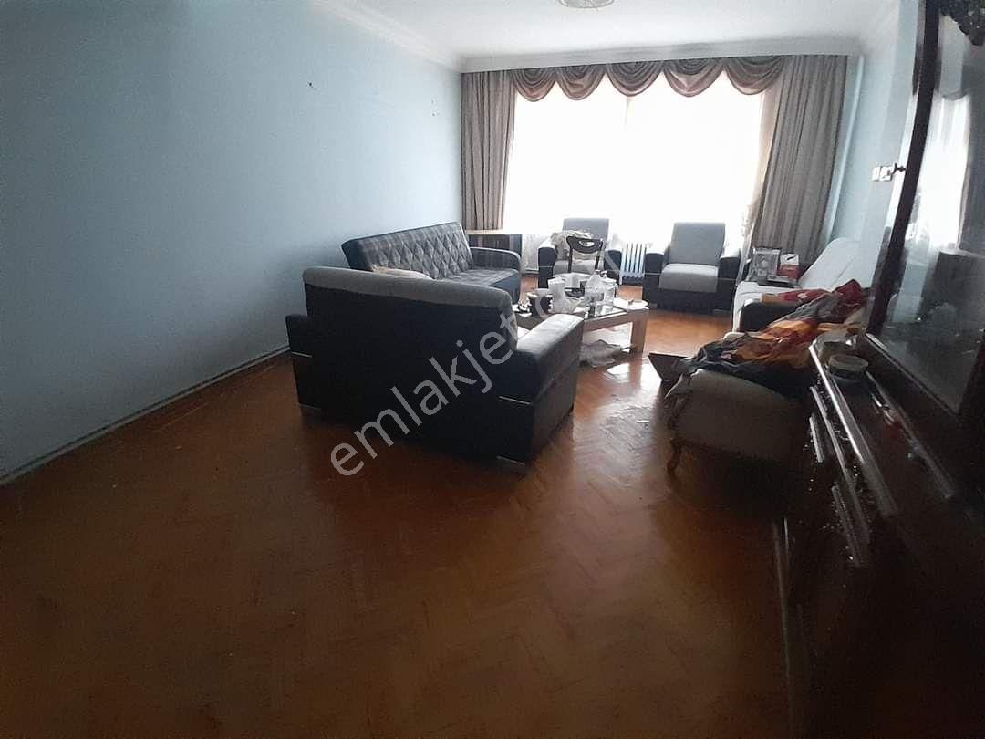 Fatih İskenderpaşa Kiralık Daire Aksaray Metro Durağı Arkası 4.kat Asansörlü 4+1