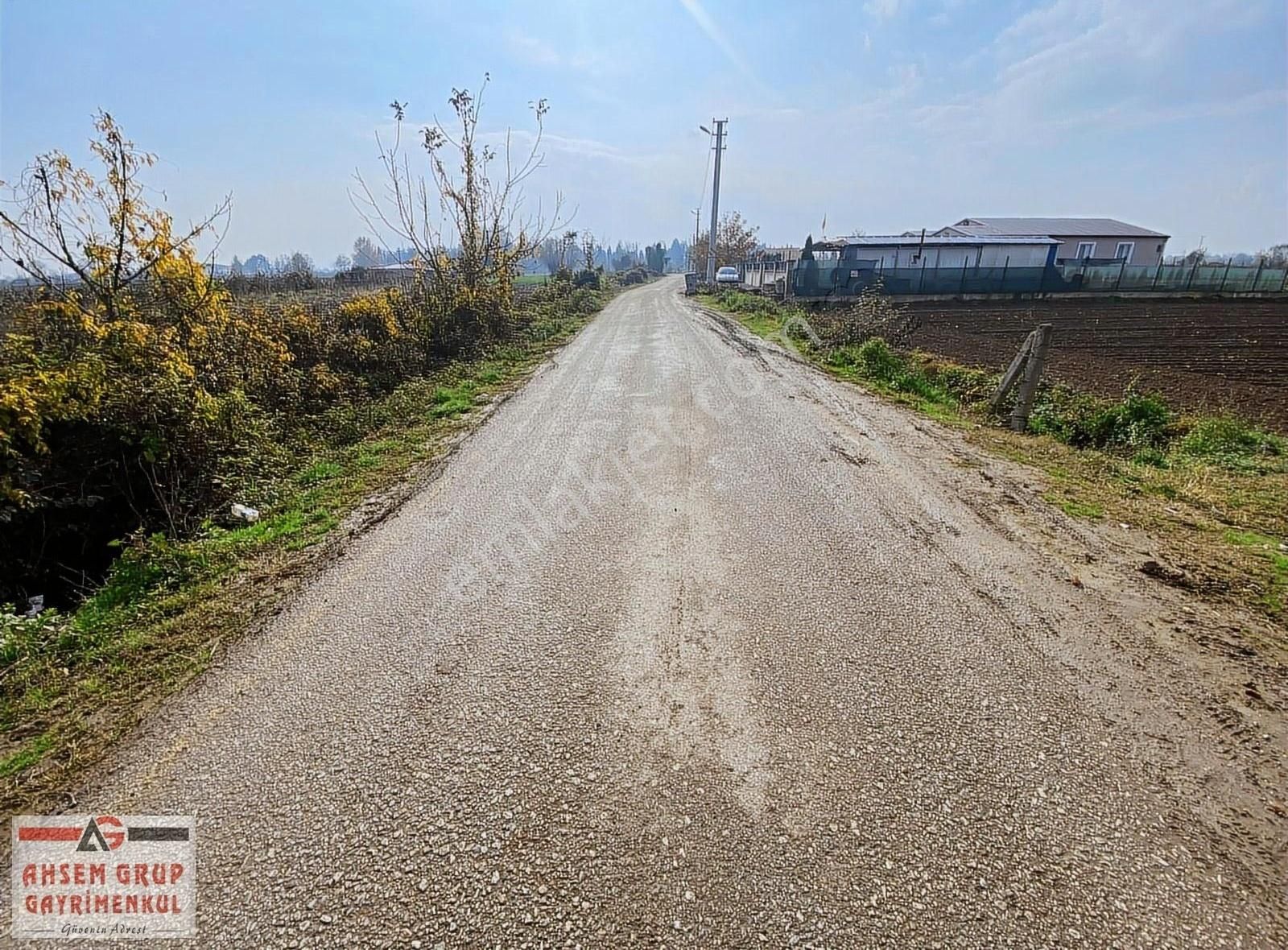 Adapazarı Solaklar Satılık Tarla Solaklarda Ana Yol Cepheli 1.600m2 Satılık Muhteşem Konum Tarla