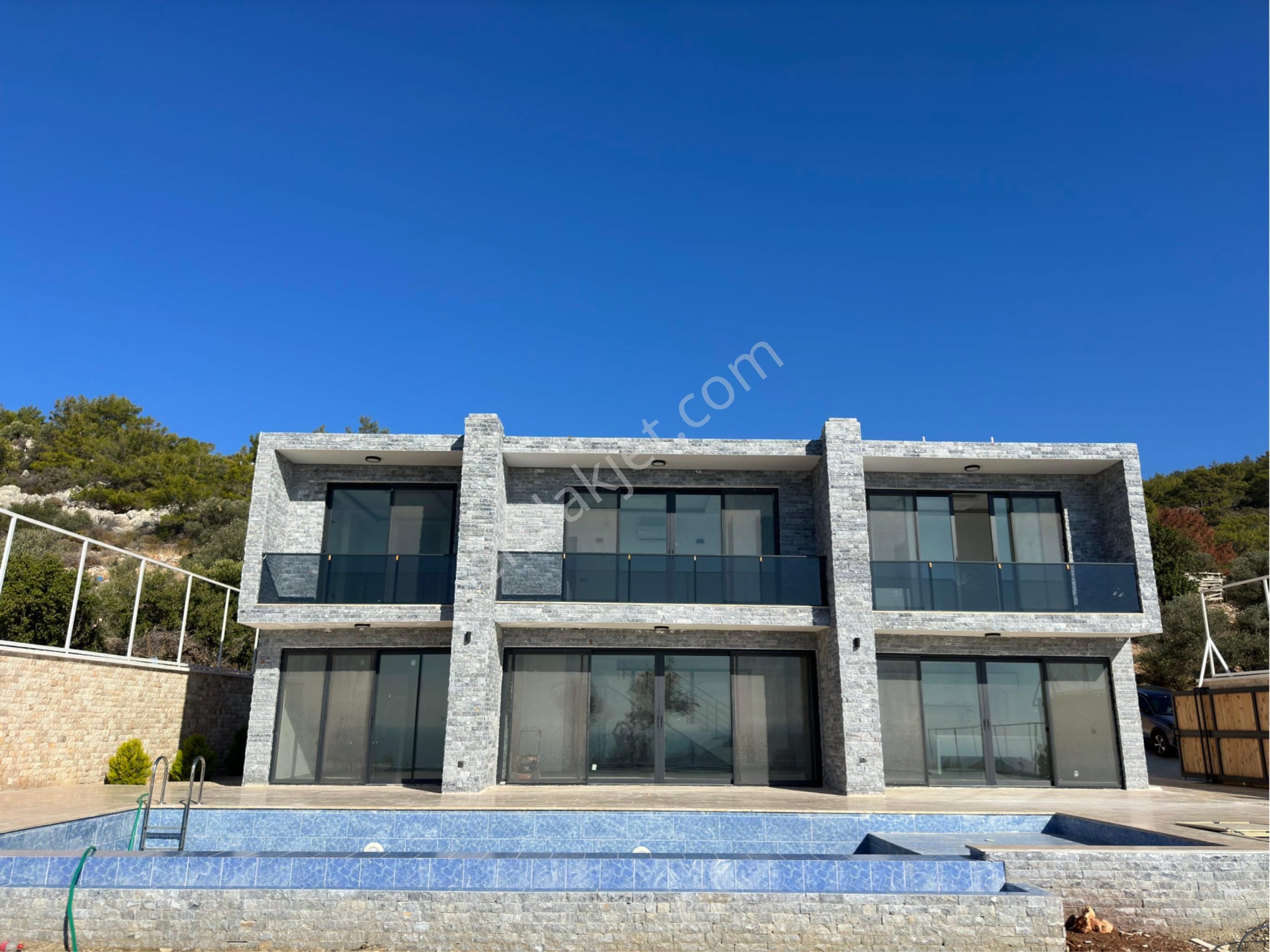 Kaş Gelemiş Satılık Villa Gelemiş Yalı Mevkiinde 4+1 Full Deniz Manzaralı Lüks Villa