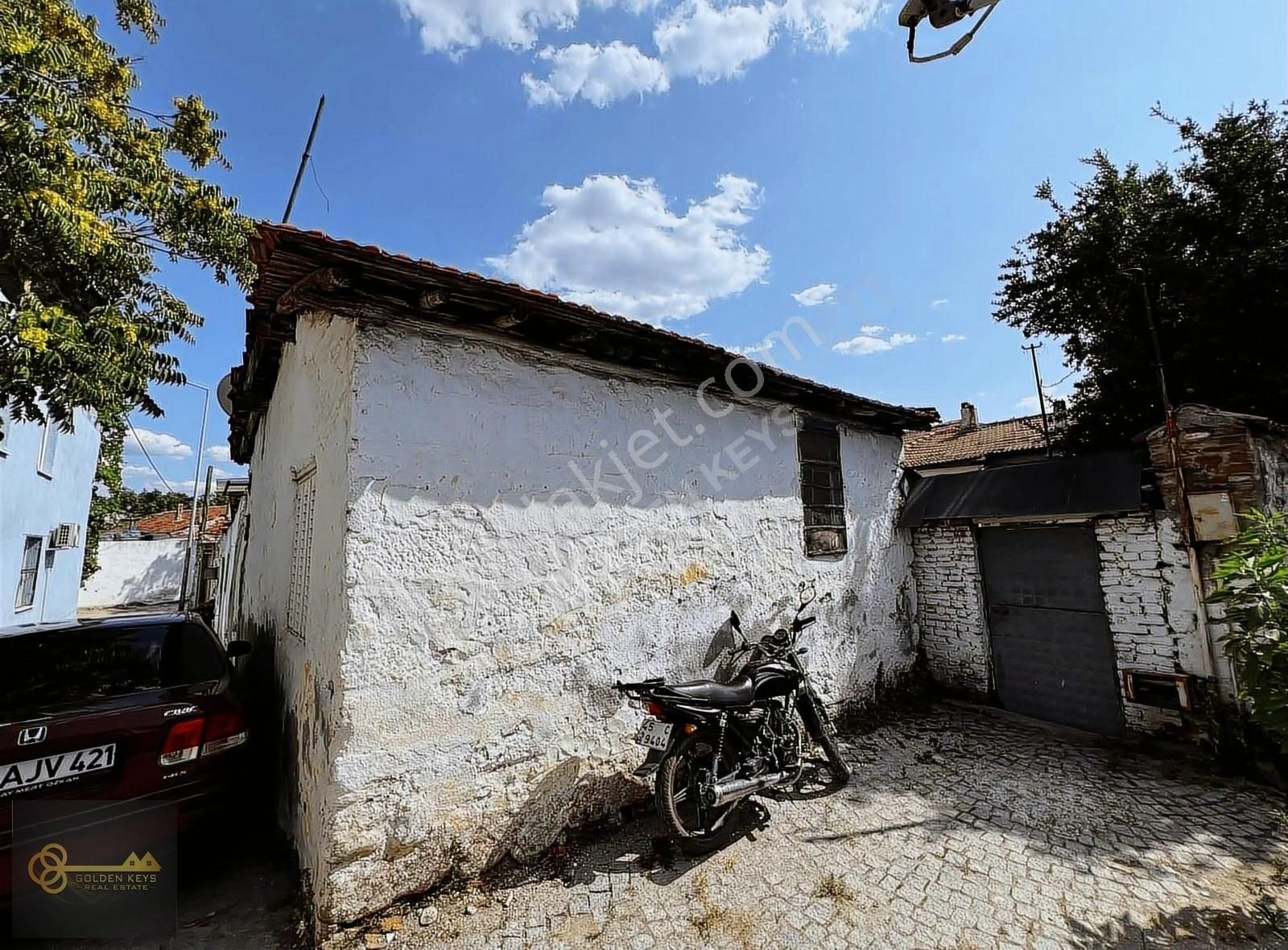 Bergama Barbaros Satılık Müstakil Ev Bergama İstiklal Meydanı Mevki Satılık Müstakil Ev