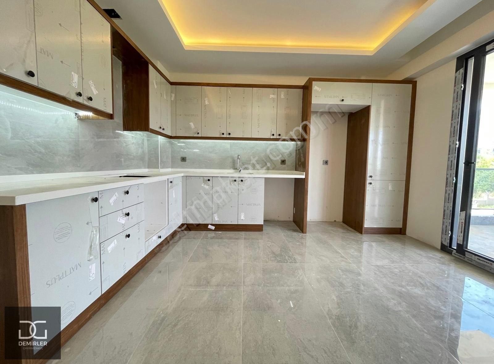 Merkezefendi Hallaçlar Satılık Daire Demirler'den Hallaçlar'da Önü Açık Cepheli Arakat 150m² 3+1