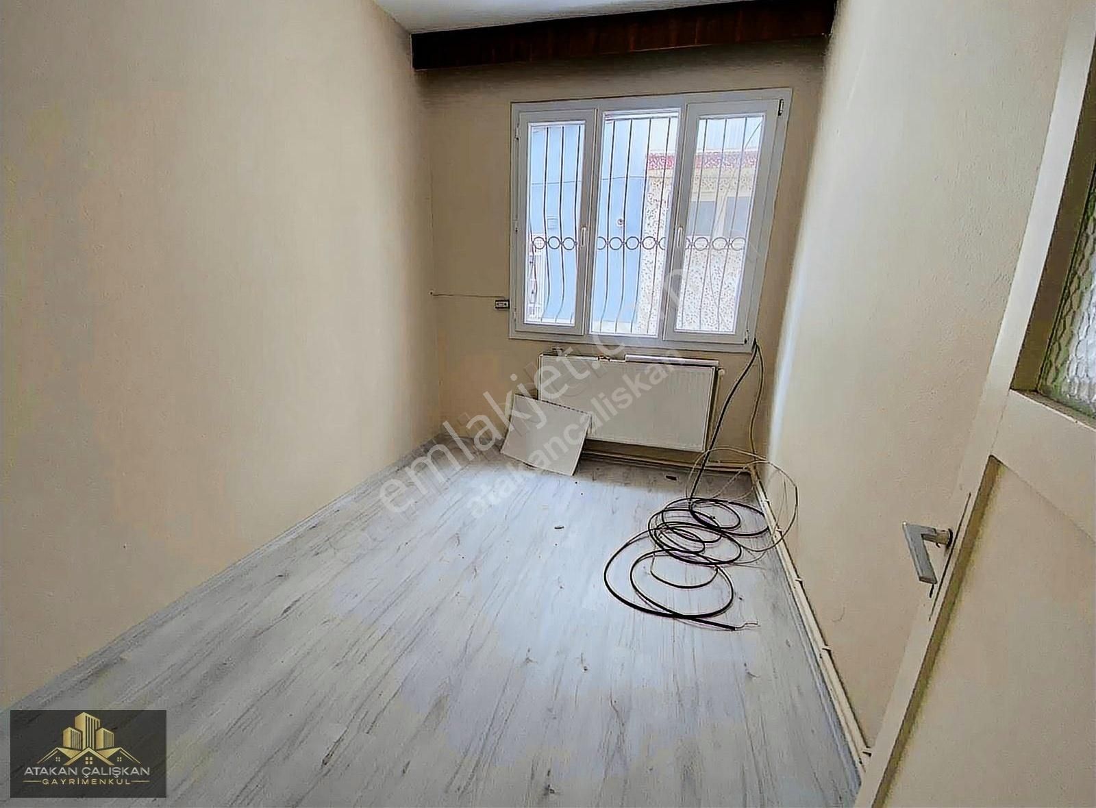 Bornova Rafet Paşa Kiralık Daire Çamdibi Merkezi Konumlu Kiralık Doğalgazlı 2+1 Daire