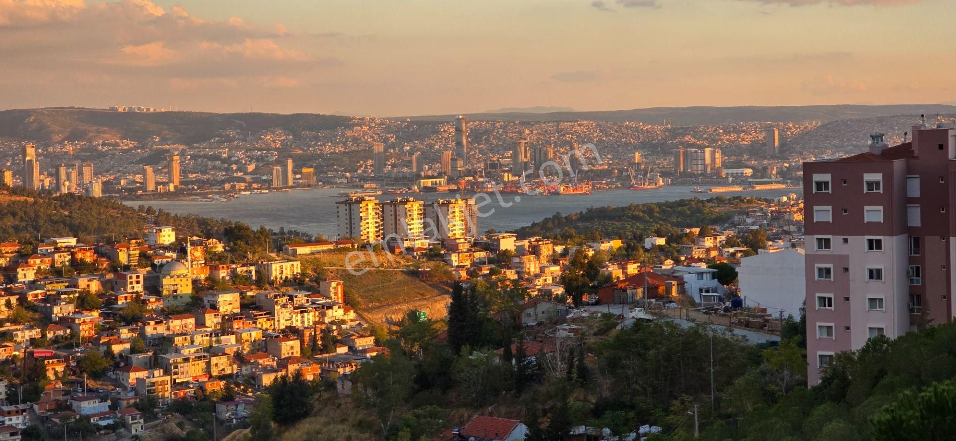 Bayraklı Körfez Satılık Daire Körfez Mahallesinde, Doğa Ve Deniz Manzaralı, Havuzlu 3+1 Daire