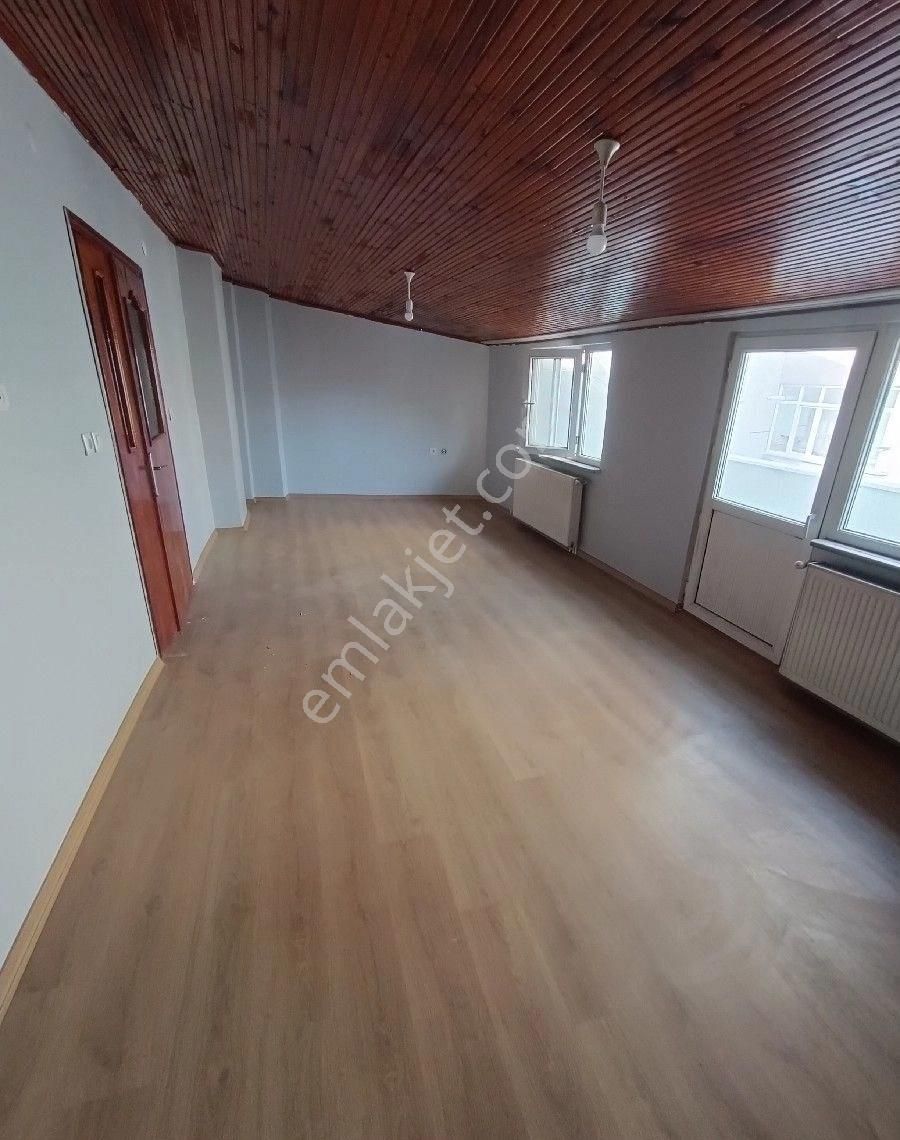 Bağcılar Merkez Kiralık Daire Etik Emlaktan Bağcılar Çınar Mh.kiralık 2+1 Çatı Katı..