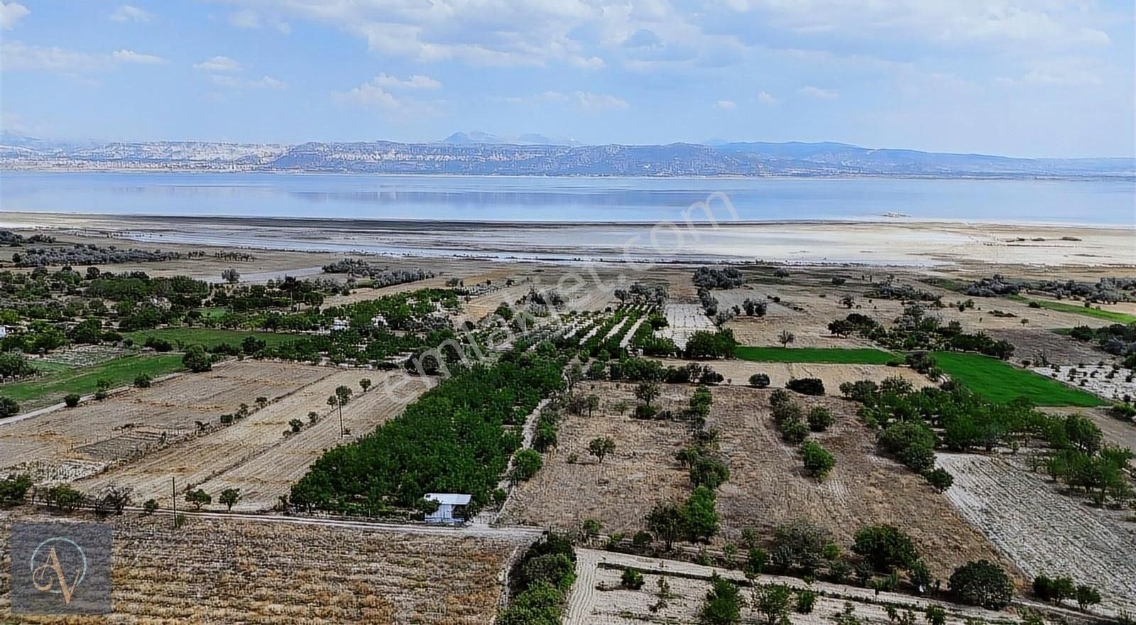 Burdur Merkez İlyas Köyü (Çeşmeönü) Satılık Tarla Prefabrik Koymaya Müsait Göl Kenarı Yol Elektirik Su Mevcut