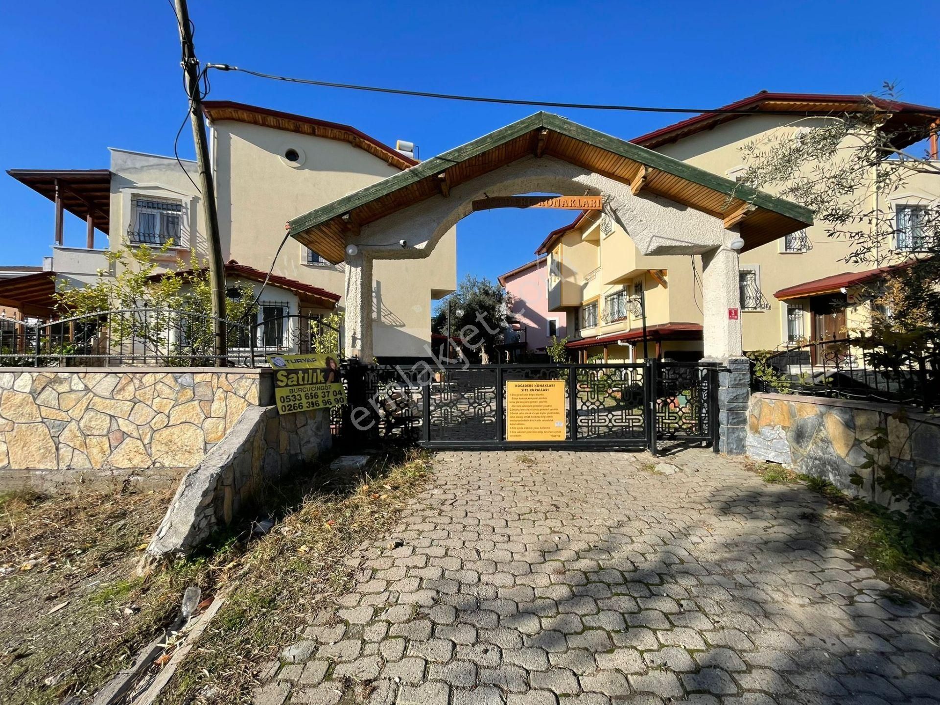 Edremit Altınoluk Satılık Villa Altınoluk ‘ta Havuzlu Site İçerisinde 4+1 Satılık Villa