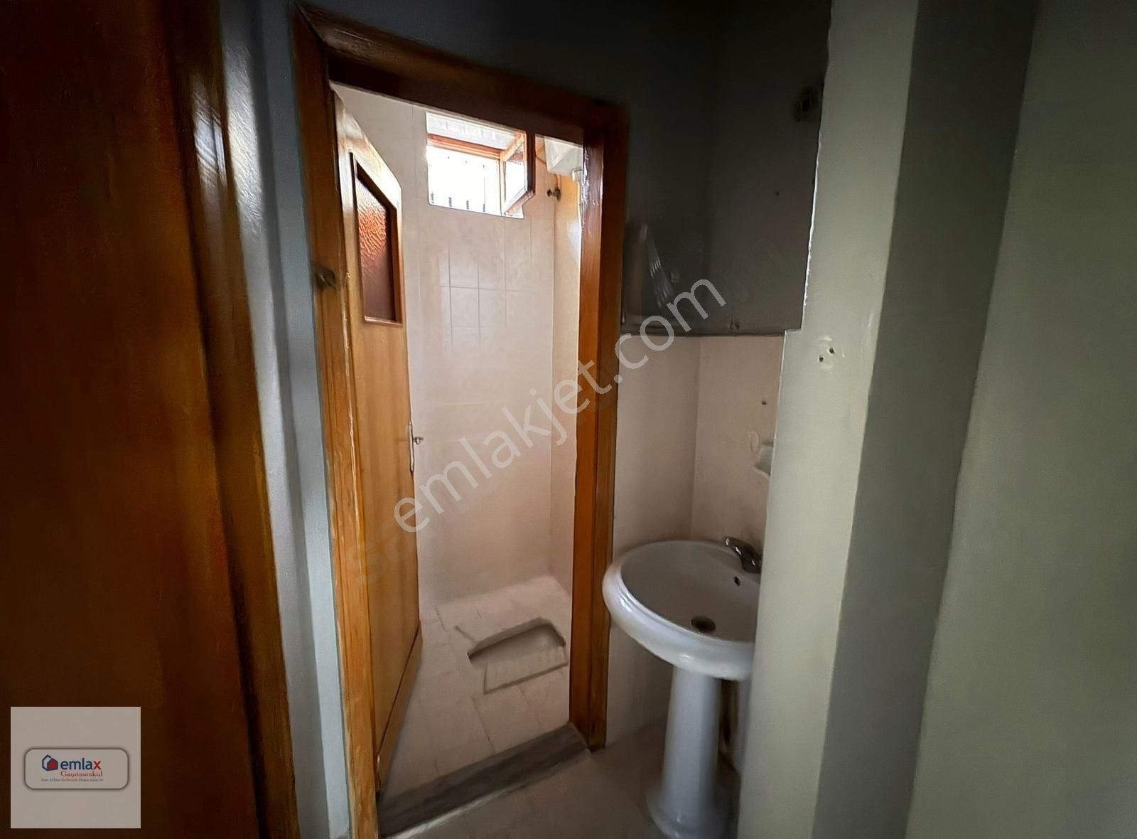 Selçuklu Hüsamettin Çelebi Kiralık Daire Emlax Gayrimenkul'den Aydınlıkevler De Kiralık 2+1 Yüksek Giriş