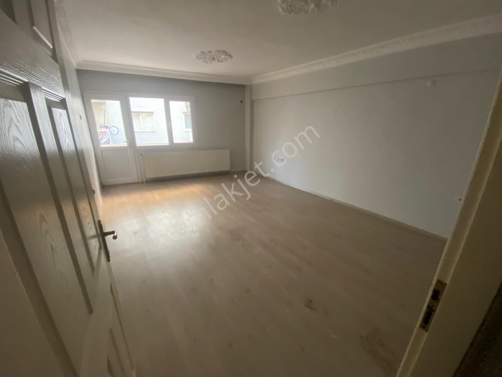 Acil Üçyol Meydan Yakını Bahçelievler Mahde 3+1 120m2 D.gazlı Arakat Ayrı Mutfak Ferah Daire - Görsel 3