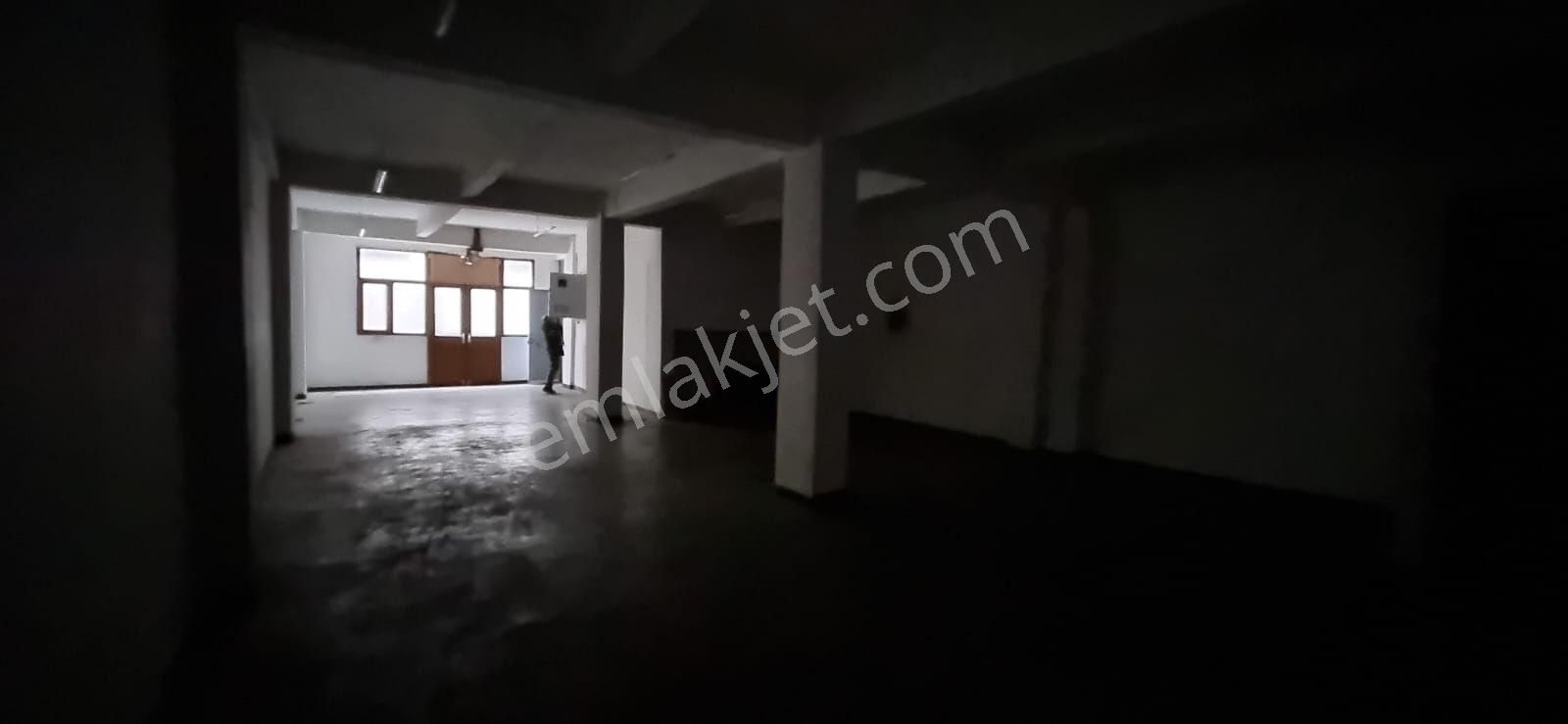 İstanbul Zeytinburnu Kiralık İmalathane B.paşa Maltepe Mah. 130m² Kiralık İş Yeri