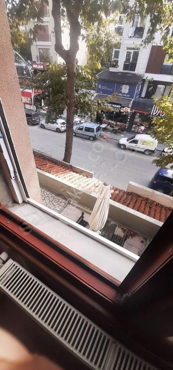 Şile Hacı Kasım Satılık Daire Nevi Gayrimenkulden Cumhuriyet Caddesinde Ara Kat 3+1 Daire