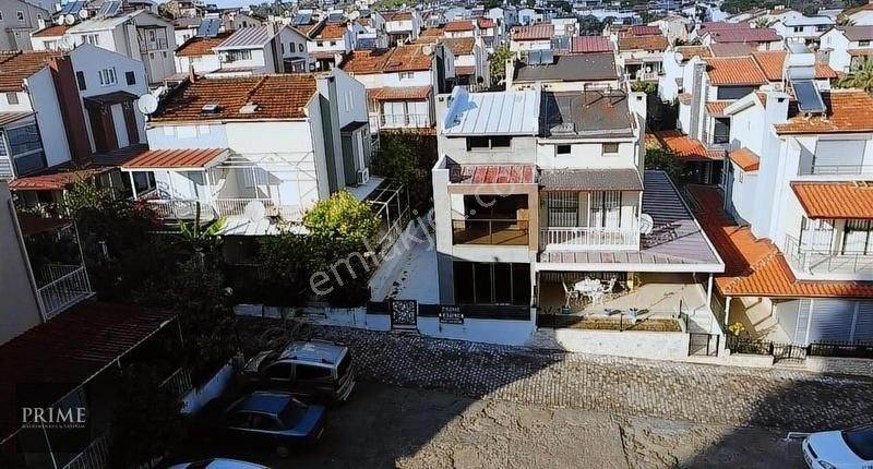 Kuşadası Yavansu Satılık Villa Yavansu Mevkii Plaja İlk Site 4+1