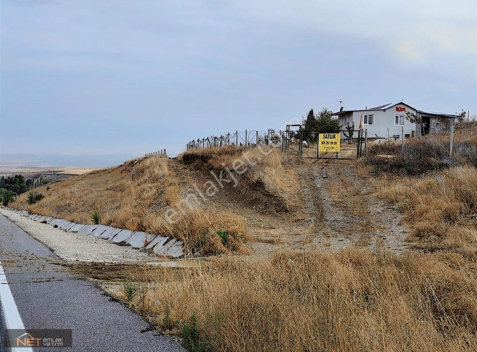 Söğüt Zemzemiye Köyü Satılık Tarla Yol Kenarında Evi Garajı Hazır Satılık Tarla