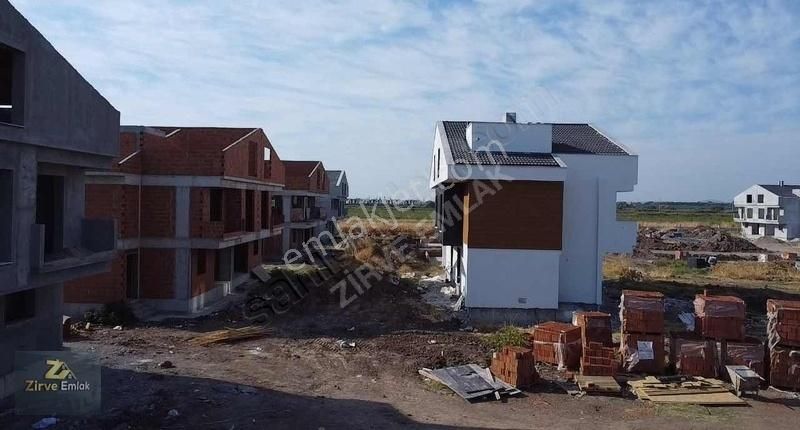 Dikili Salihler Satılık Konut İmarlı Site İçerisinde Peojesi Hazır Villa Arsası