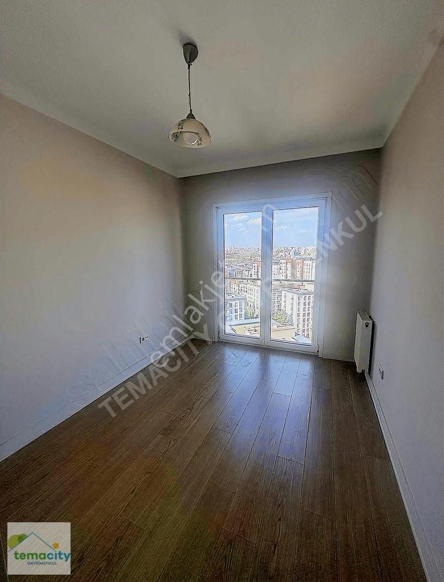 Küçükçekmece Atakent Satılık Daire Tema Da 3oda 1 Salon Kısa Blokta 160 M2 Çift Cepheli Daire