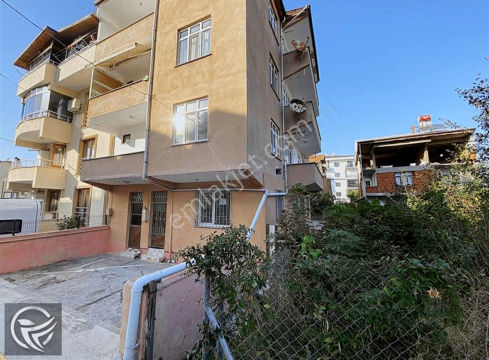 Kartepe Emekevler Kiralık Daire Gürel Emlak'tan Emekevler'de 3+1 Arakat Daire