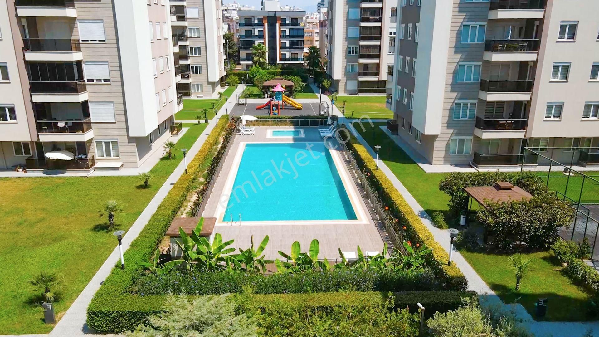 Muratpaşa Yenigün Satılık Daire Esila Park'ta Arakat Havuzlu Kapalı Otoparklı 175 M² 3+1