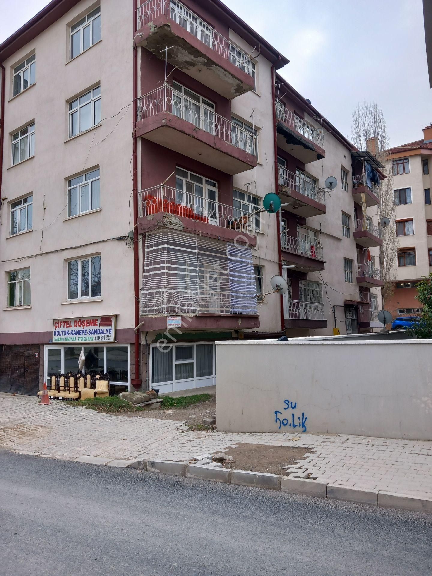 Akşehir Selçuk Satılık Daire Cetın Emlaktan Dogalgazlı Daıre Satılık