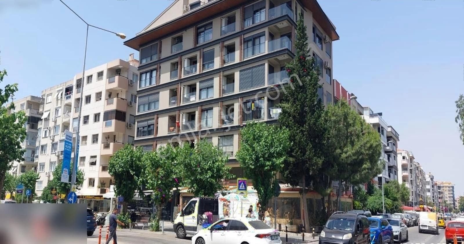 Karşıyaka Bostanlı Satılık Daire Bostanlı Merkezde Şehitler Bul.üzerinde Satılık 3+1 Daire