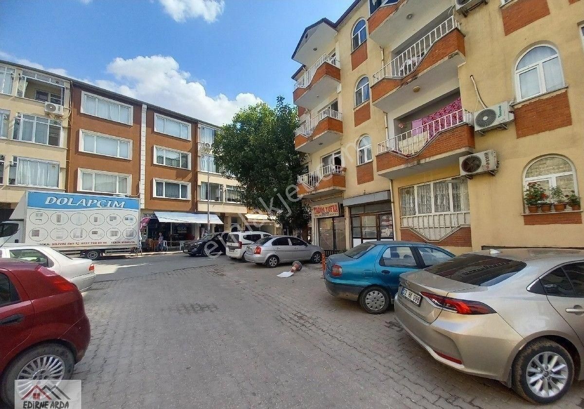 Edirne Merkez Talatpaşa Kiralık Daire Arda Emlak Ofisi'nden Uzunkaldırım Cadde Üzeri Balkonlu Daire