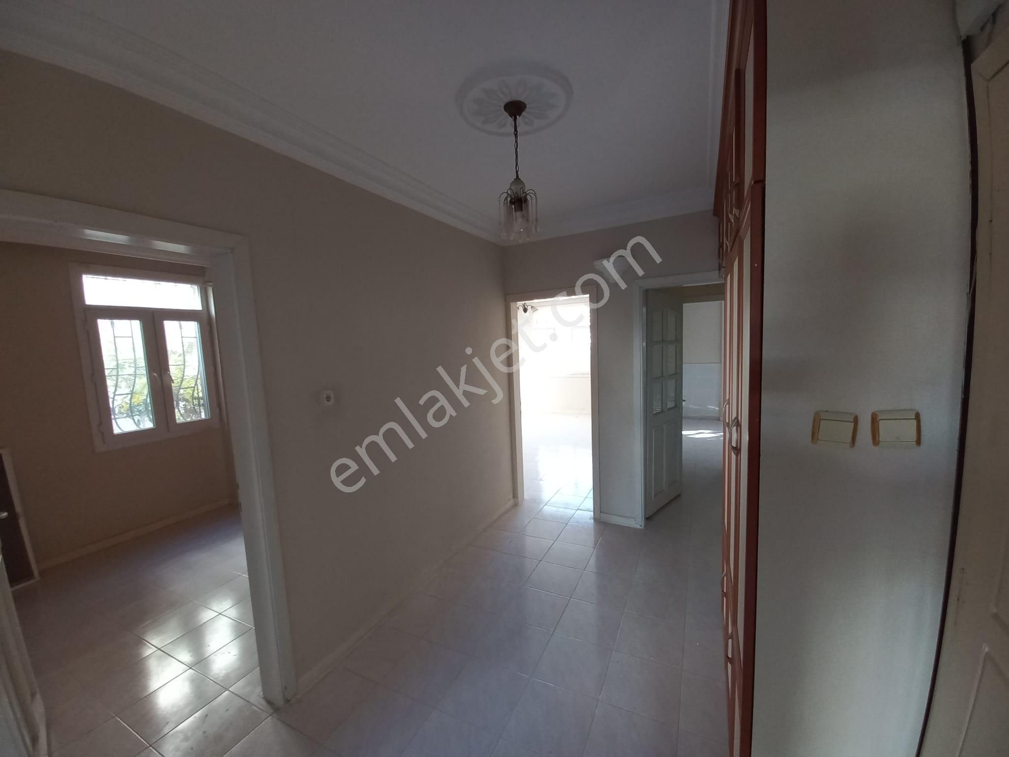 Kurttepe Belediyevlerinde Müstakil 3+1 Kiralık Daire