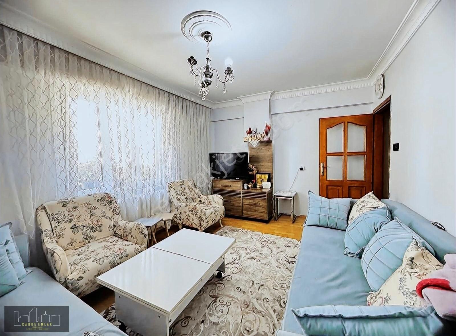 Küçükçekmece Sultan Murat Satılık Daire Cadde Emlak Sultanmurat Mah 3+1 90 M2 1. Kat Daire