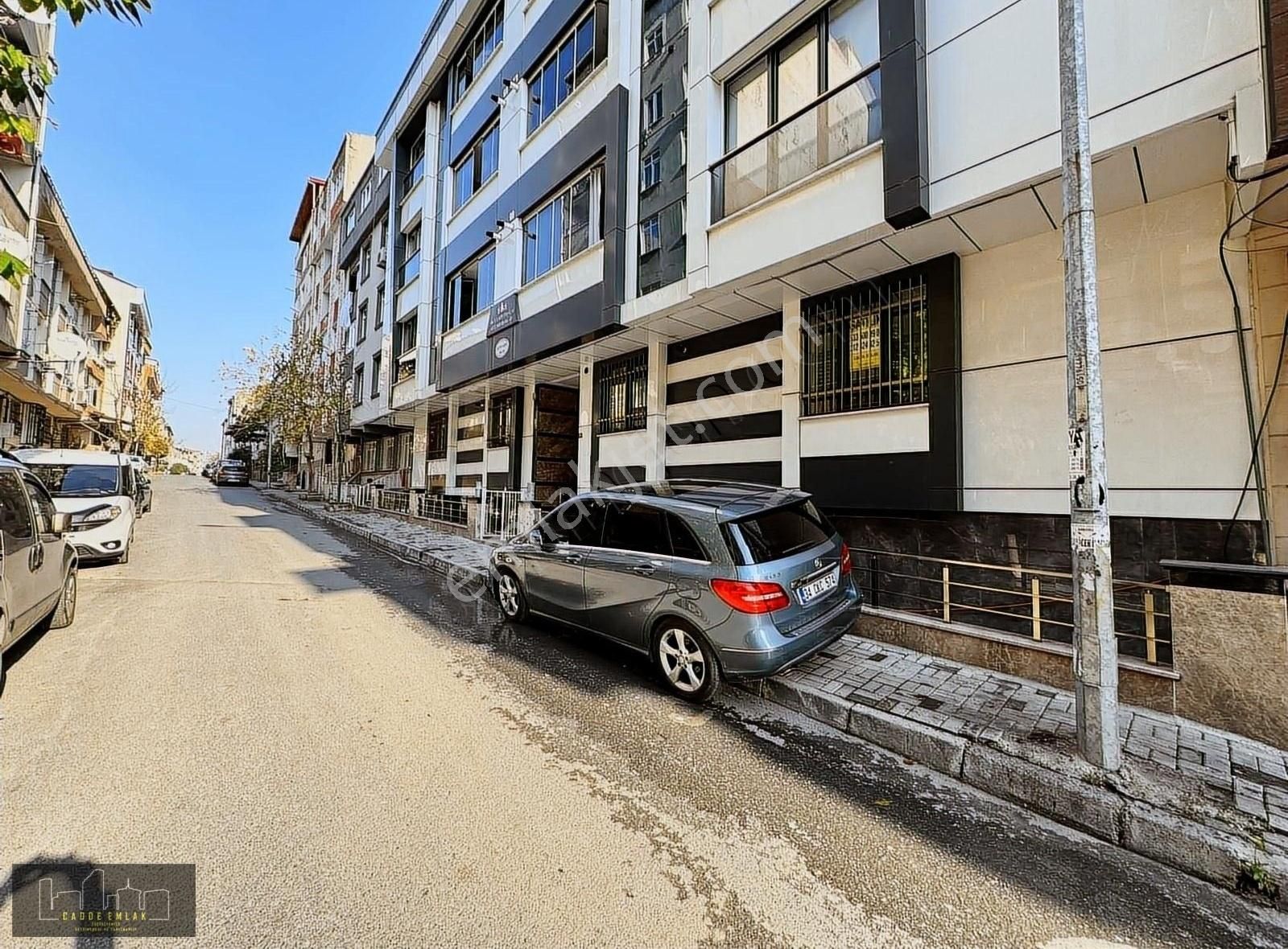 Küçükçekmece İnönü Satılık Daire Cadde Emlak İnönü Mah 2+1 90 M2 Balkonlu Süper Lüx Y Giriş Daire