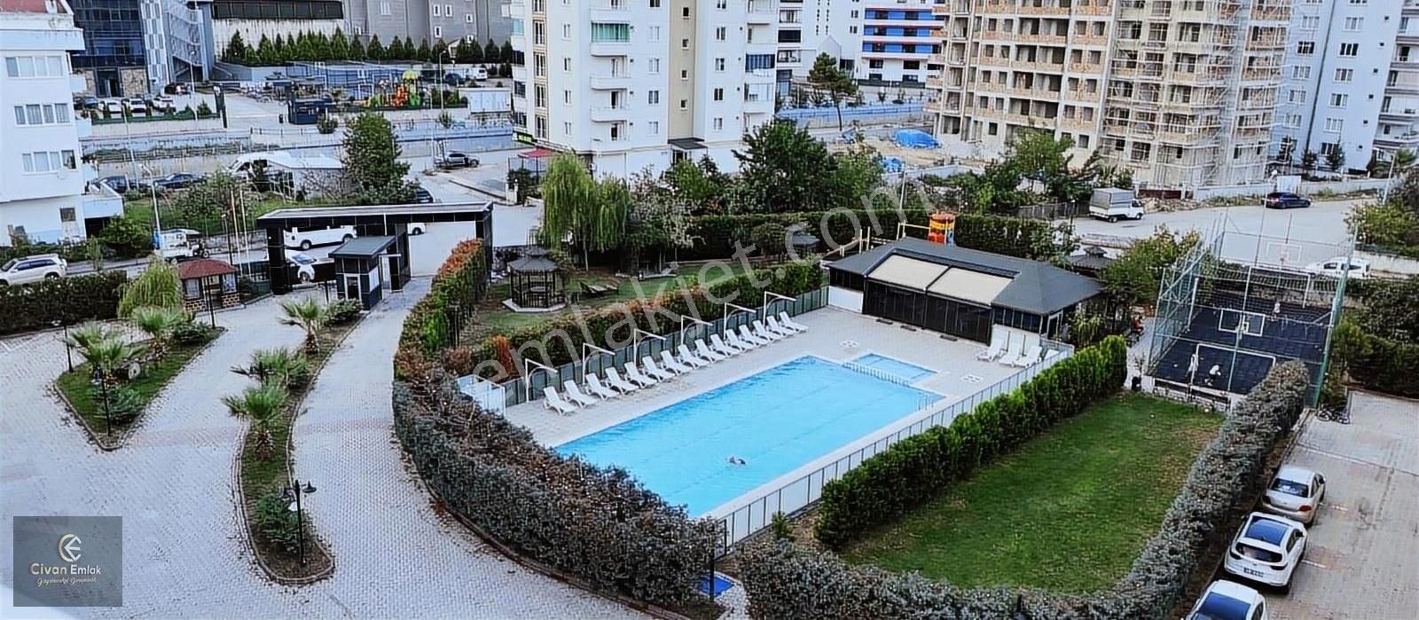 İlkadım Derebahçe Kiralık Daire Civandan Derebahçede 180m² Genis Cambalkonlu 3+1 Havuzlu