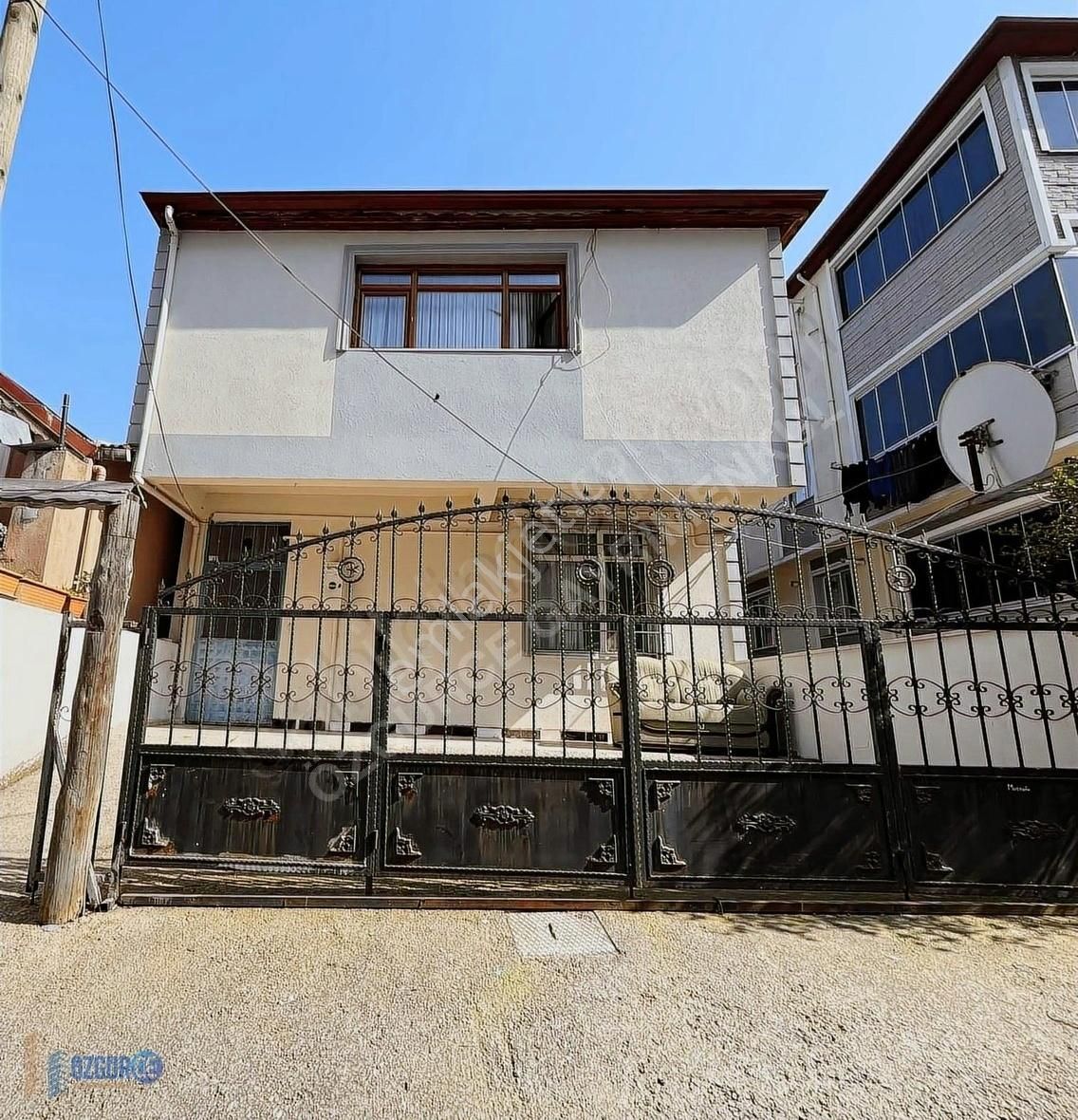 Çayırova İnönü Satılık Müstakil Ev Çayırova İnönü Mah.satılık 3 Katlı Bina 3 Adet 2+1 100 M² Daire.