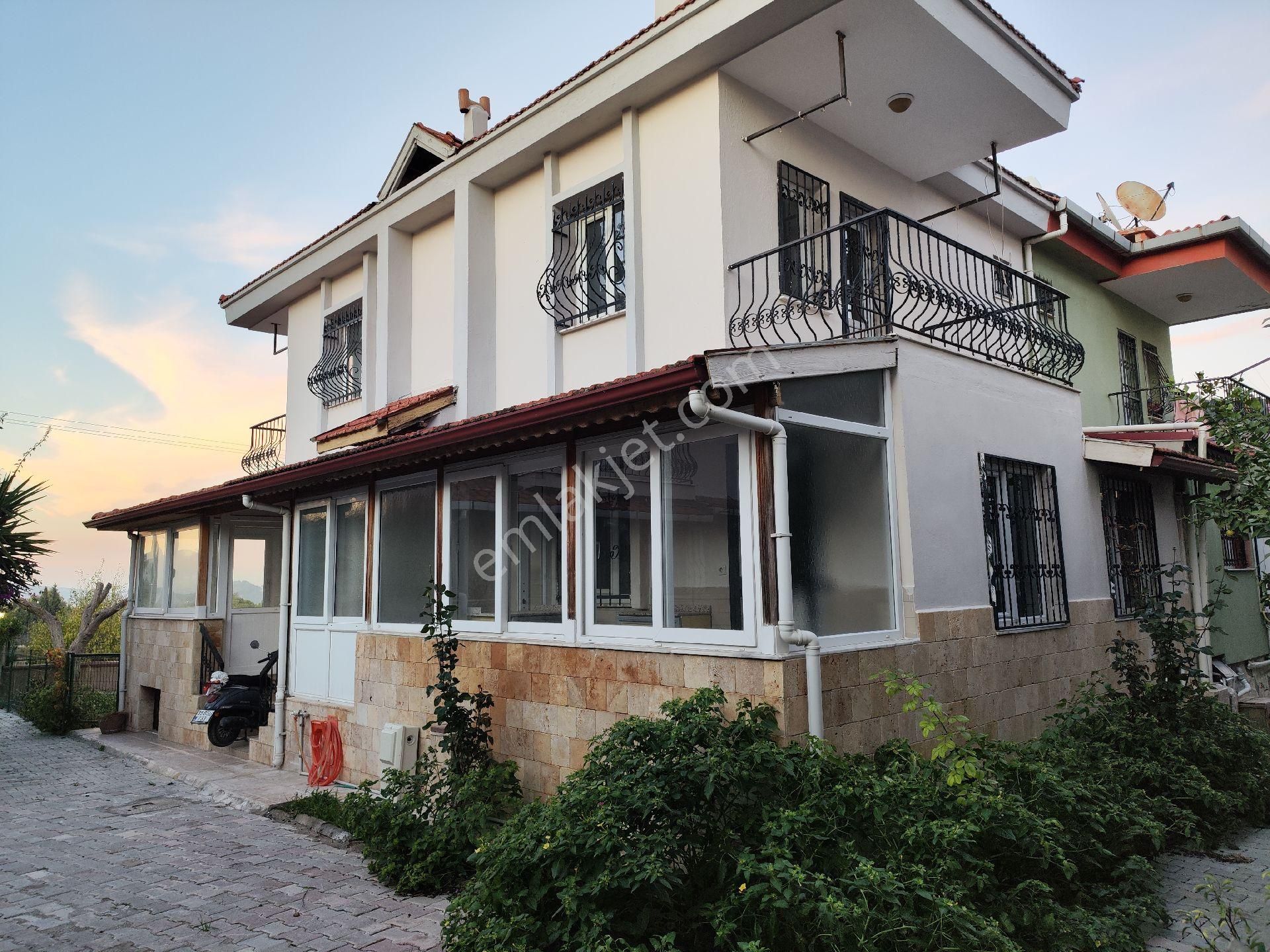 Urla Yaka Satılık Villa Urla Yaka Mh Site İçerisinde Satılık 3+1 Villa