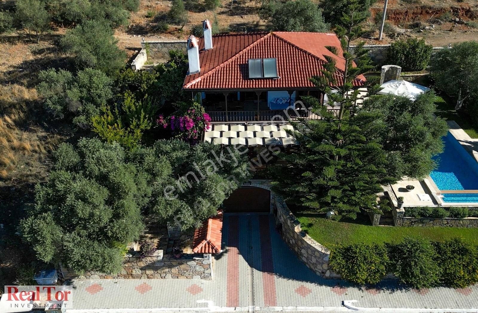 Ula Akyaka Satılık Villa Akyakada Havuzlu Körfez Manzaralı 804m2 Arsalı Eşsiz Taş Ev